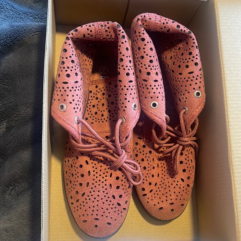 Rouge shoes